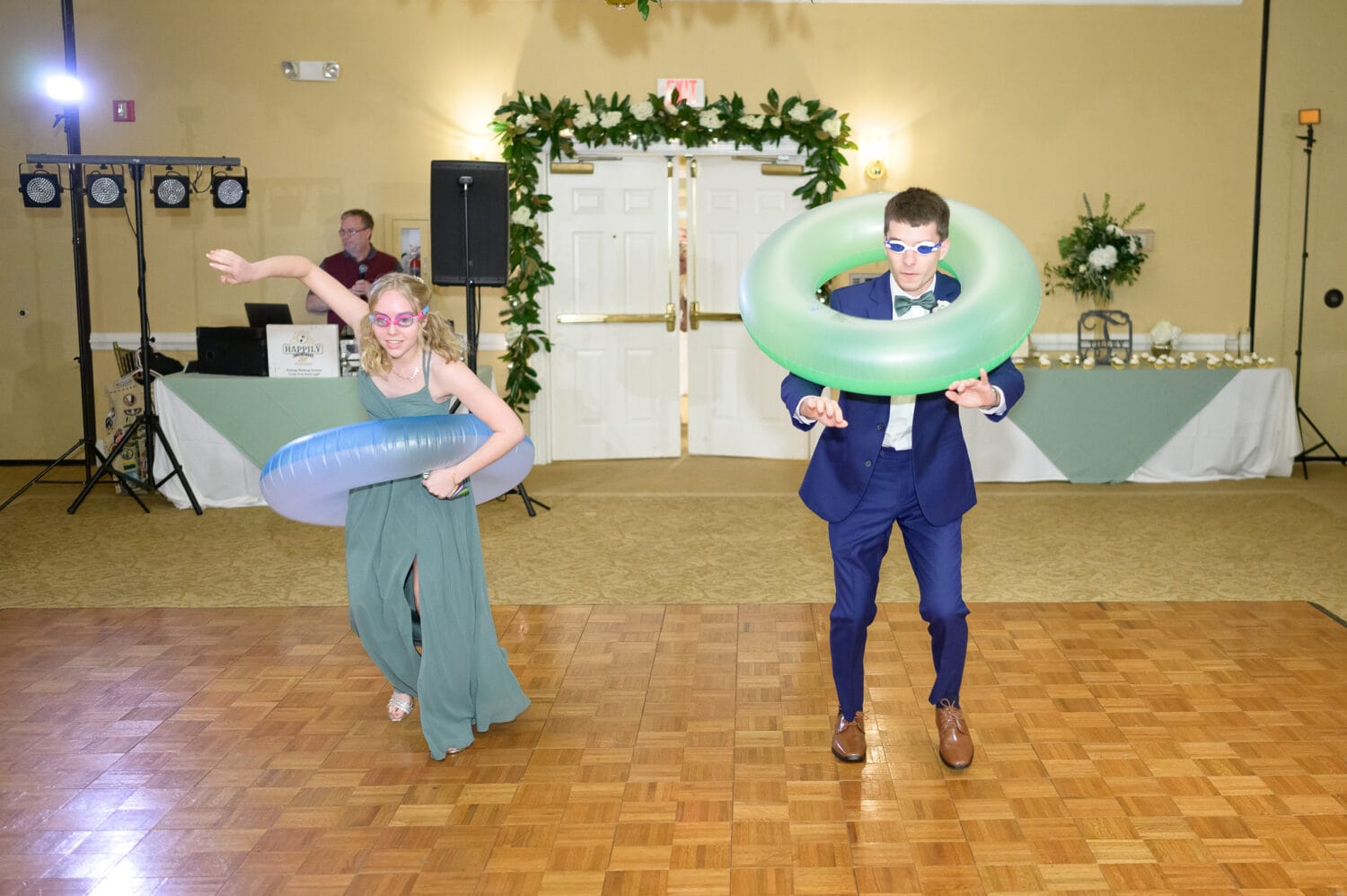 Having fun with wedding party introductions - Pawleys Plantation Golf & Country Club