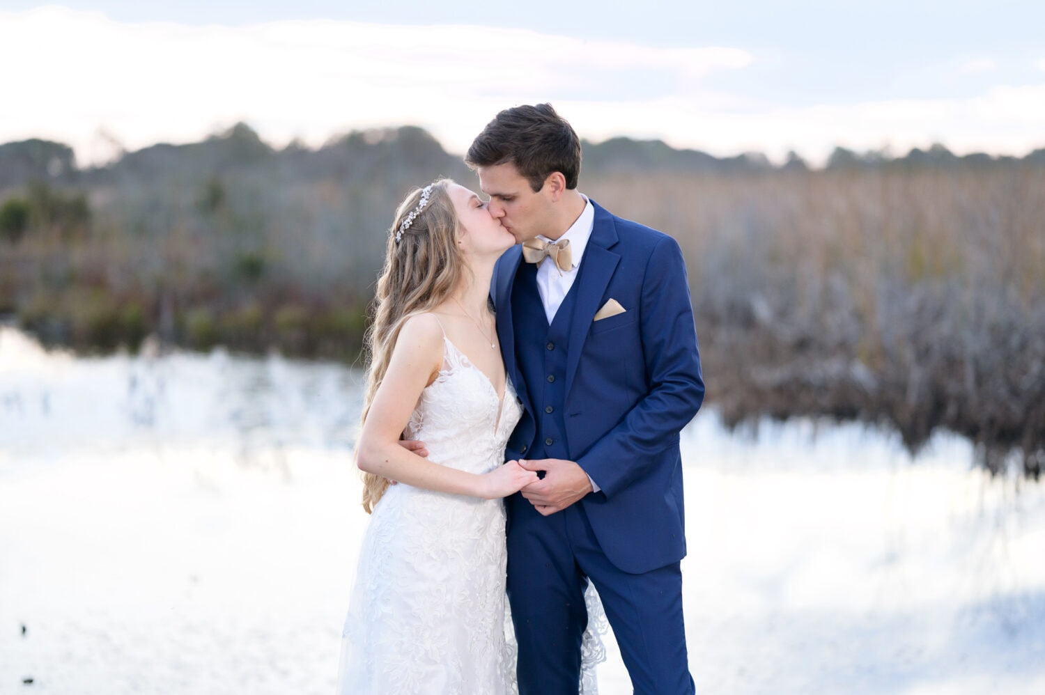 Kiss in front of the marsh - Pawleys Island