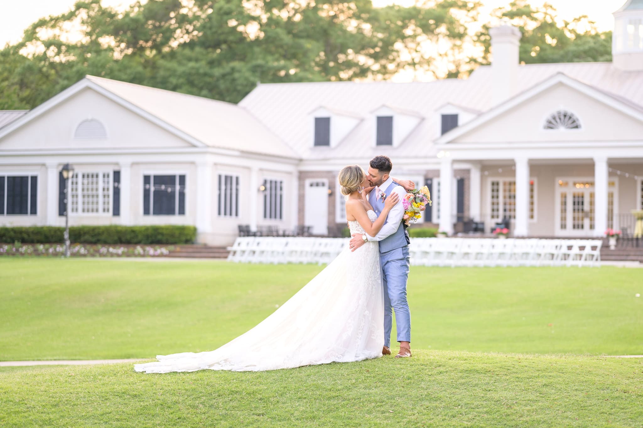 Kiss behind the clubhouse - Pawleys Plantation Golf & Country Club