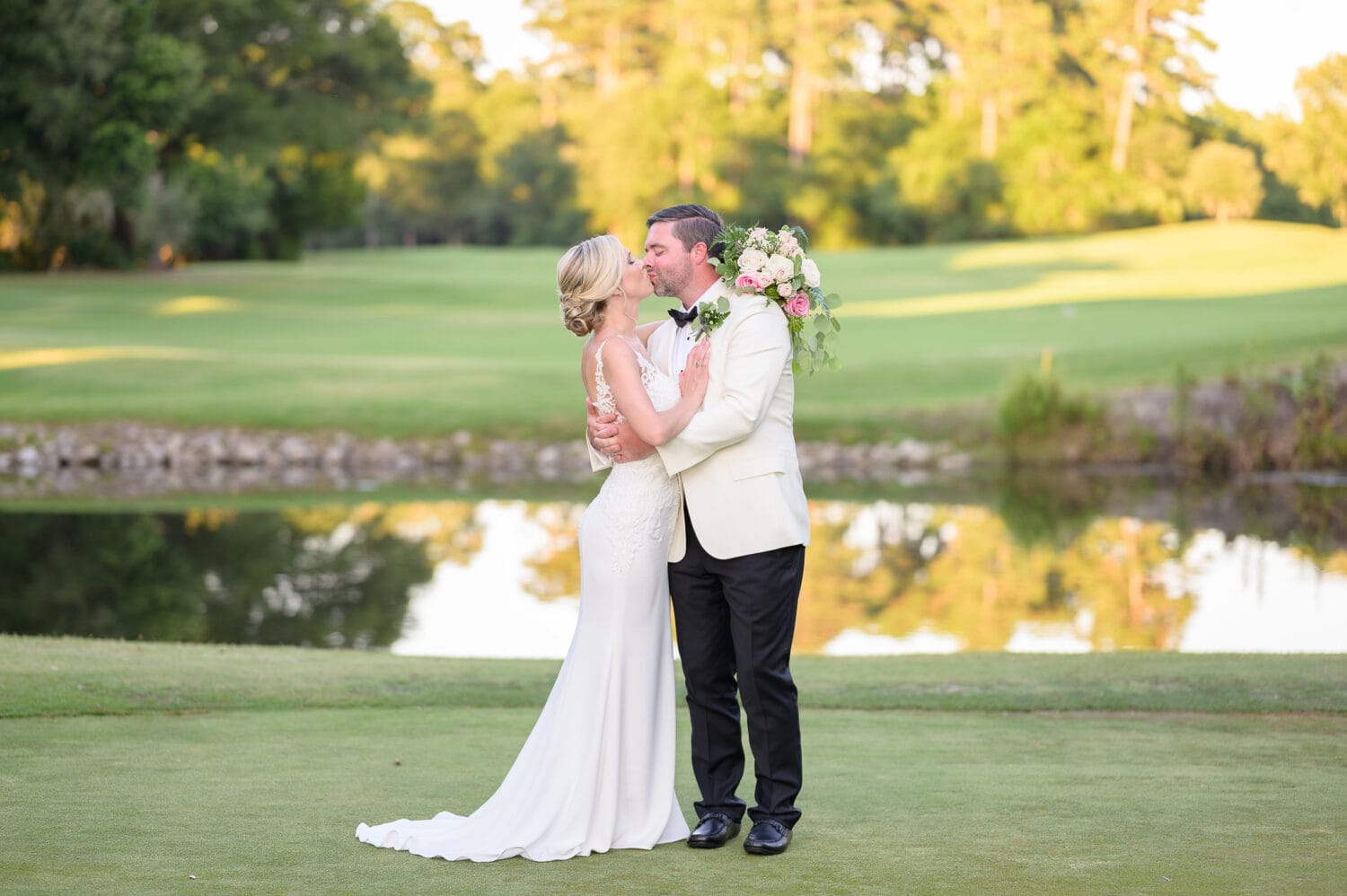 Kiss on the golf course - Caledonia Golf & Fish Club