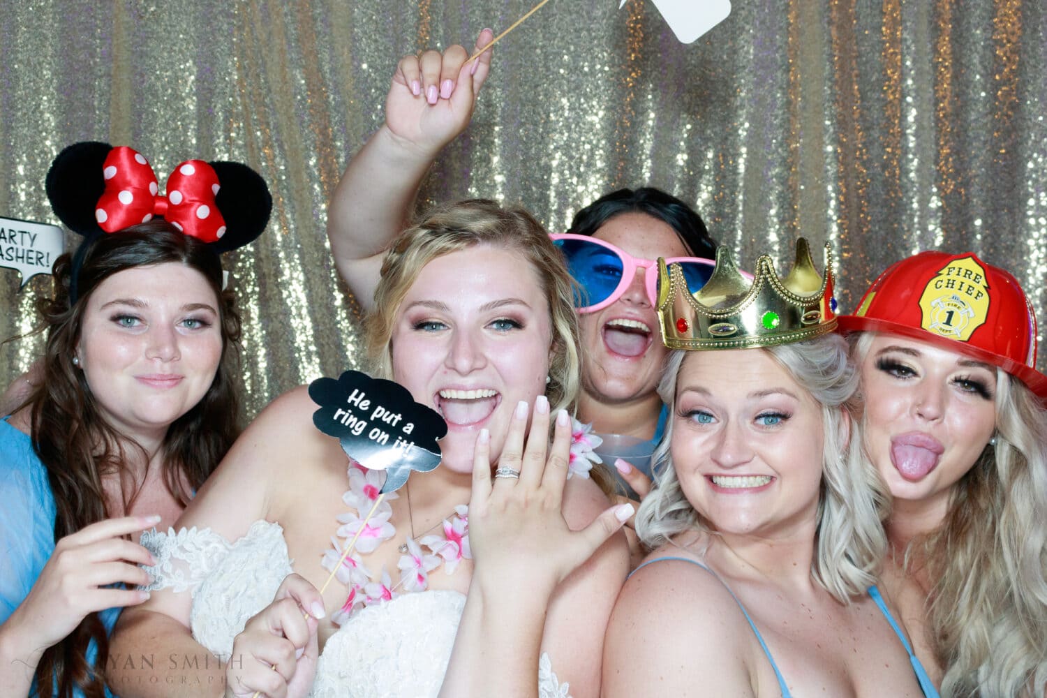 Bride with girls in Photo Booth -