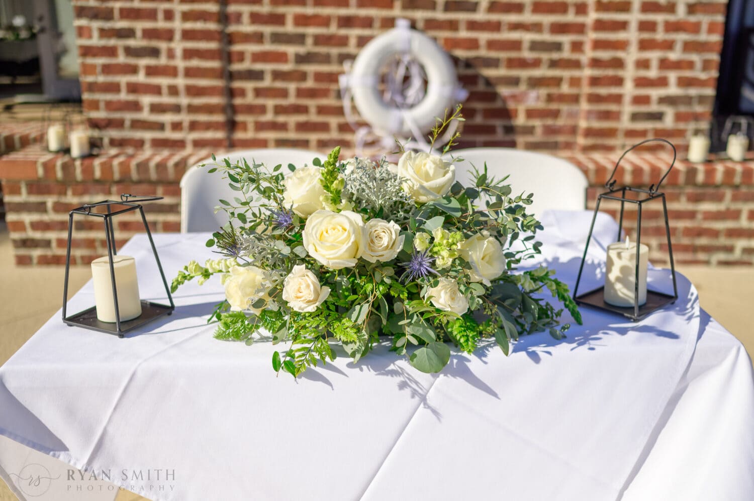 Sweetheart table - Safe Harbor Reserve Harbor Yacht Club