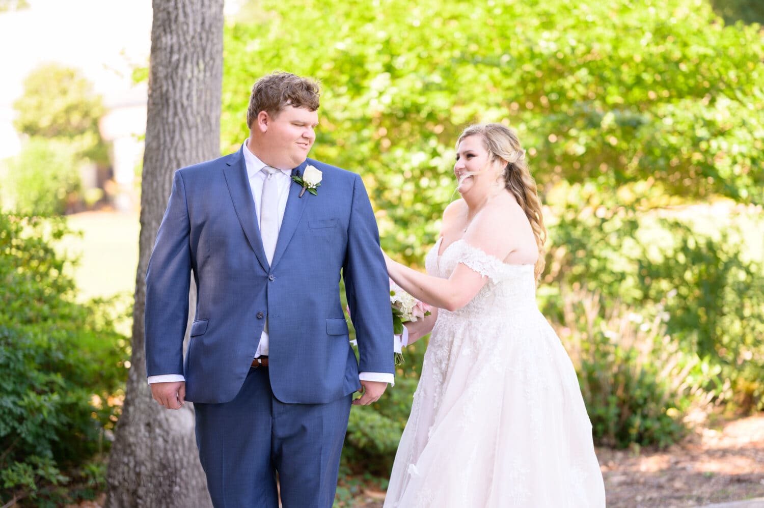 First look with the bride and groom on the golfcourse - Pawleys Plantation