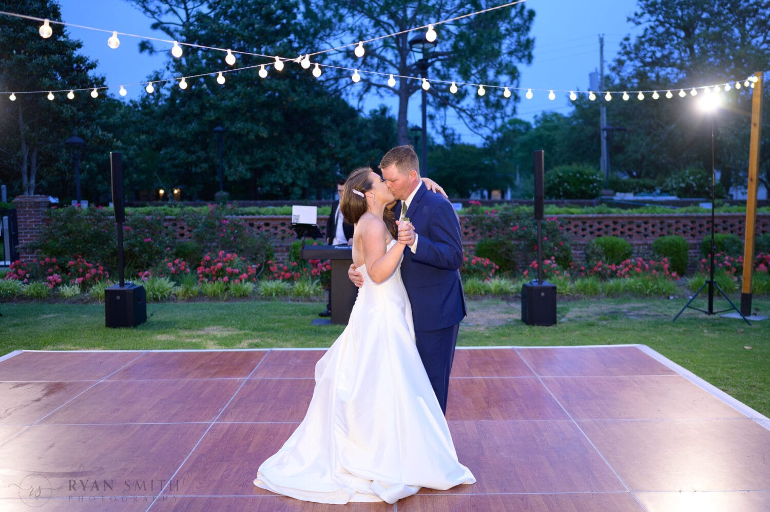 Kiss in the first dance - Pine Lakes Country Club