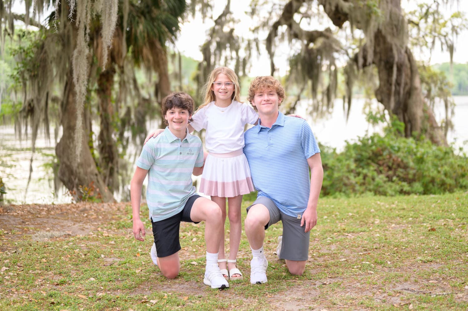 Beautiful family pictures in front of the mossy oaks on the river - Wachesaw Plantation